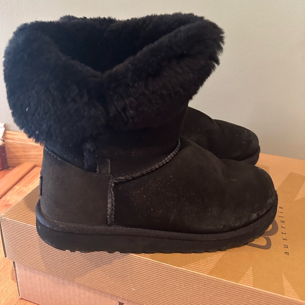 UGG Bailey Button - Picture 6 of 12